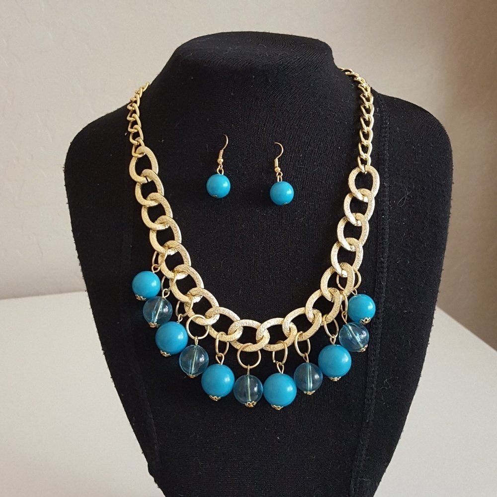 🆕Gold & Blue Statement‎ Necklace Set